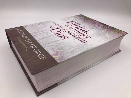 Biblia de la mujer conforme al corazón de Dios RVR60 - Tapa dura